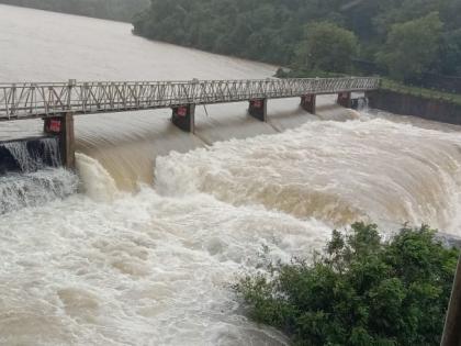 It rained all night, opening the four gates of Radhanagari | रात्रभर पावसाने झोडपले, राधानगरीचे चार दरवाजे उघडले