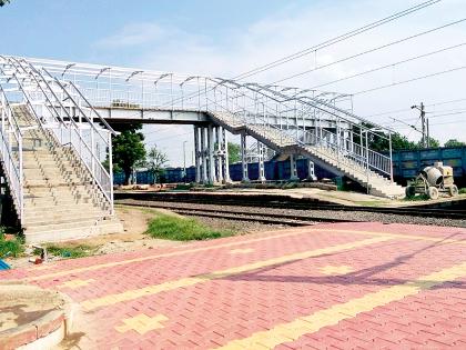 Reverral railway station can be used | रेवराल रेल्वेस्थानक कात टाकतेय