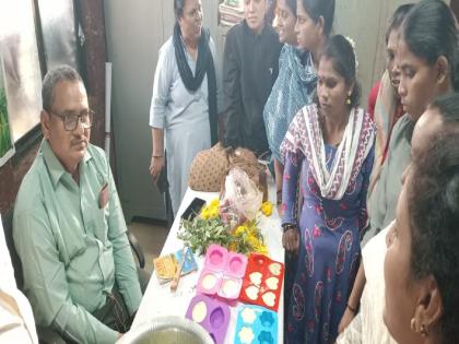 Incense soap paint made from Nirmala Workshop by Avani in Kolhapur | निर्माल्यापासून बनवले धूप, साबण, स्क्रबर, रंग; कोल्हापुरातील अवनितर्फे कार्यशाळा Incense soap paint made from Nirmala Workshop by Avani in Kolhapur | निर्माल्यापासून बनवले धूप, साबण, स्क्रबर, रंग; कोल्हापुरातील अवनितर्फे कार्यशाळा