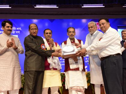 Gaukul honored by national level Hydelans Avardhon. | देशपातळीवरील एक्सलन्स अ‍ॅवार्डने गोकुळ सन्मानित.