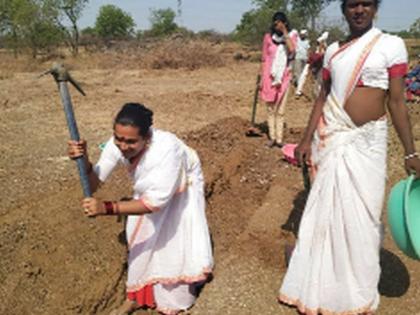 The third party performed Shramdan | तृतीयपंथीयांनी केले श्रमदान