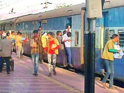 Unauthorized food dealers' gang on railway stations | रेल्वे स्थानकांवर अनधिकृत खाद्यपदार्थ विक्रेत्यांची गँग