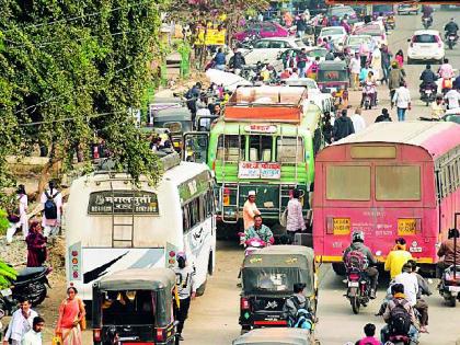 Private bus again in Panchavati Chowk, traffic disrupted | पंचवटी चौकात पुन्हा खासगी बसचा शिरकाव, वाहतूक विस्कळीत Private bus again in Panchavati Chowk, traffic disrupted | पंचवटी चौकात पुन्हा खासगी बसचा शिरकाव, वाहतूक विस्कळीत