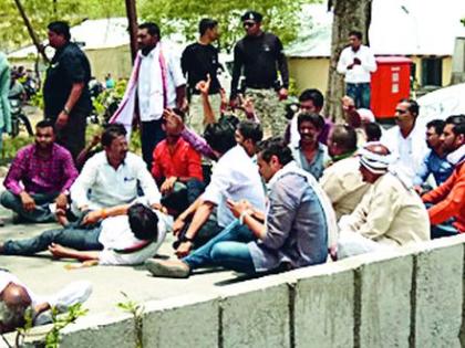 Stop the protesters in front of the Vasant hall | आंदोलकांचा वसंत हॉलसमोरही रास्ता रोको