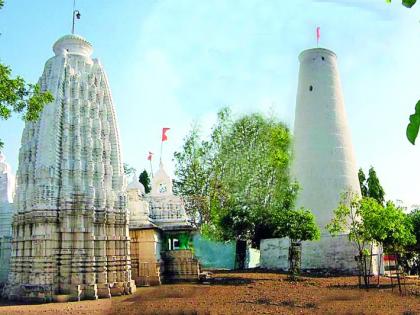 The ancient shivalay of Nandgaon Khandeshwar, a place of homage to devotees | भाविकांचे श्रद्धास्थान नांदगाव खंडेश्वरचे पुरातन शिवालय