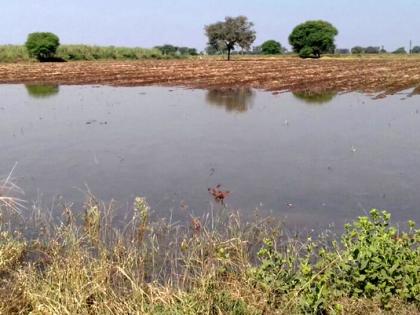 Failure to get into Maljgat; Waste of water | मालजगावात चारी नादुरुस्त; पाण्याची नासाडी