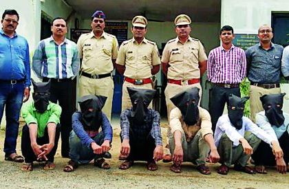 Six sand smugglers Zardaband attacking police | पोलिसांवर हल्ला करणारे सहा रेती तस्कर जेरबंद