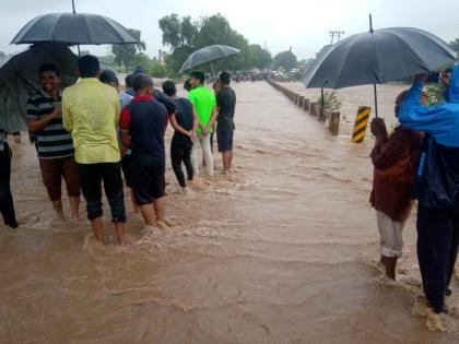 nasik,traffic,jam,in,the,district,due,to,sinking,roads |  रस्ते बुडल्याने जिल्हातील बसवाहतूक ठप्प