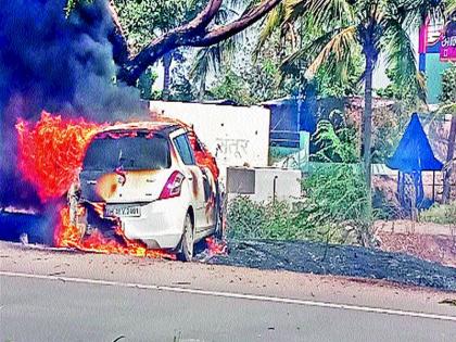 Fireworks fire, Swift car carts: Fireworks after marriage ceremony | फटाक्याने आग लागून स्विफ्ट कार खाक सौंदाणे : विवाह सोहळ्यानंतरची आतषबाजी नडली