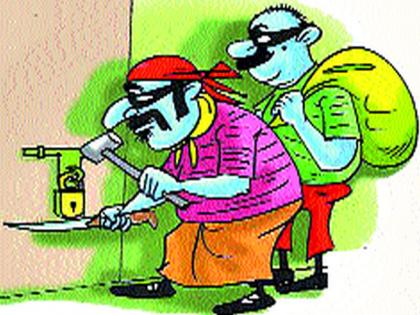 Four shops in a single night broke the thieves; Shopkeeper frightened | एकाच रात्रीत चार दुकाने फोडली चोरट्यांचा धुमाकूळ; दुकानदार भयभीत