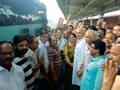 Welcome to Chennai-Jodhpur Super Express at Chandrapur | चेन्नई-जोधपूर सुपर एक्स्प्रेसचे चंद्रपुरात स्वागत