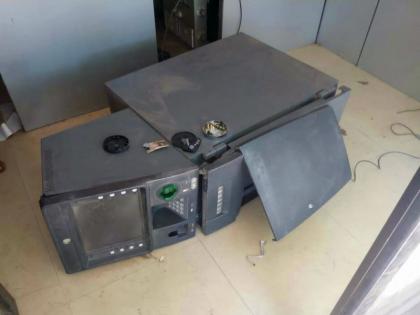 Canara Bank ATM machine blasted in Dhule | धुळ्यात कॅनरा बँकेचे एटीएम मशिन फोडले