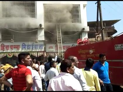 Fire at Hirapanna Bakery in Chipatul | चिपळुणातील हिरापन्ना बेकरीला आग