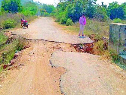 The broken pool is dangerous for the citizens | तुटलेला पूल नागरिकांसाठी धोकादायक