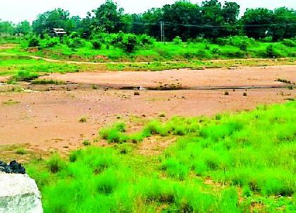 The gadhavi river is dry even after two rainy seasons | पावसाचे दोन नक्षत्र संपूनही गाढवी नदी कोरडीठाक