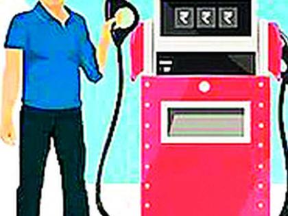 कार्ड दाखवताच कर्मचाऱ्याला पेट्रोल; सामान्यांची धावपळ