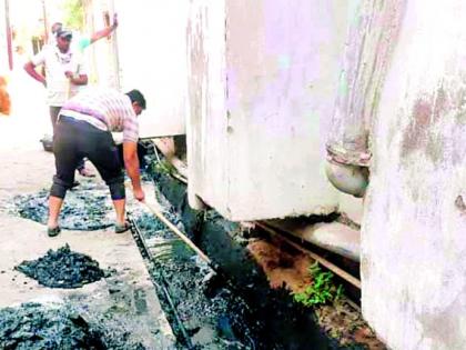 Sweepers 'on duty' | सफाई कामगार ‘ऑन ड्यूटी’