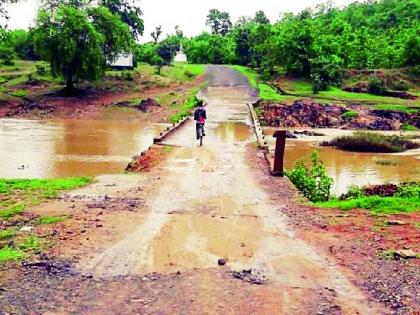 When will the bridge be damaged? | जीर्ण झालेल्या पुलाची दखल केव्हा घेणार?