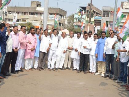 Prohibition from Congress by Jalna in Jalgaon | सातव यांच्या अटकेचा काँग्रेसकडून जालन्यात निषेध