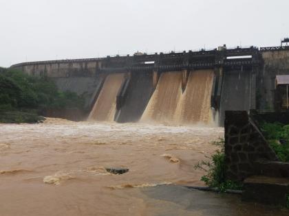 Flooding was 90 percent flooded | करंजवण ९० टक्के भरले पूर