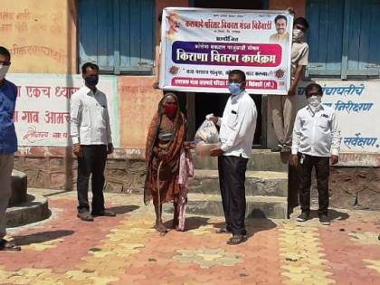  Distribution of aid to the needy including laborers | मजूरांसह गरजूंना मदतीचे वाटप