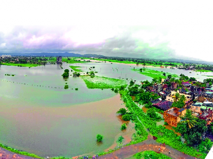 Water flows into Kolhapur city | कोल्हापूर शहरात पाणी शिरले