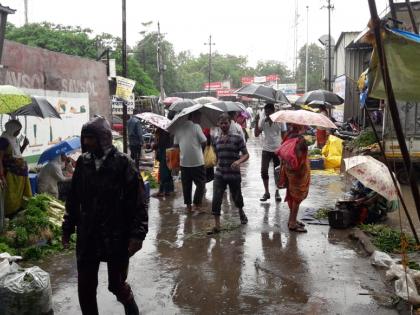 Lateral rainfall in Lasalgaon | लासलगाव मध्ये संततधार पावसाच्या धारा