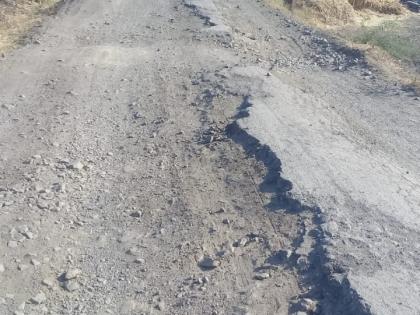 Demand for road construction in rural areas | ग्रामीण भागातील रस्त्याच्या डांबरीकरणाची मागणी Demand for road construction in rural areas | ग्रामीण भागातील रस्त्याच्या डांबरीकरणाची मागणी