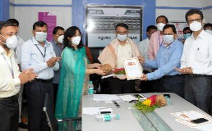 Pride of revenue officers and employees | महसूल अधिकारी व कर्मचाऱ्यांचा गौरव Pride of revenue officers and employees | महसूल अधिकारी व कर्मचाऱ्यांचा गौरव