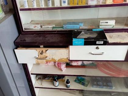 Theft of cash and materials from a medical shop in Shahada | शहाद्यात मेडिकल दुकानातून रोख रक्कम व साहित्याची चोरी Theft of cash and materials from a medical shop in Shahada | शहाद्यात मेडिकल दुकानातून रोख रक्कम व साहित्याची चोरी