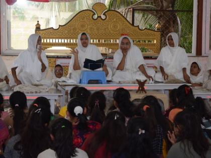 Jain Shwetambar Pagan Association camps for girls at Nandurbar | जैन श्वेतांबर मूर्तीपूजक संघातर्फे नंदुरबार येथे युवतींसाठी शिबिर