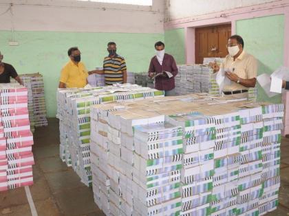 Books are being delivered to schools in Nandurbar taluka | नंदुरबार तालुक्यातशाळांपर्यंत पुस्तके पोहचविणे सुरू Books are being delivered to schools in Nandurbar taluka | नंदुरबार तालुक्यातशाळांपर्यंत पुस्तके पोहचविणे सुरू