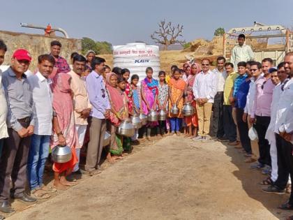 Kalsubai Mitra Mandal sarcastically urged to water the water | बर्डेवाडीकरांना पाणी पाजण्यासाठी सरसावले कळसुबाई मित्र मंडळ