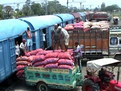 80,000 tonnes of onion in the state leave | परराज्यात ८० हजार टन कांदा रवाना