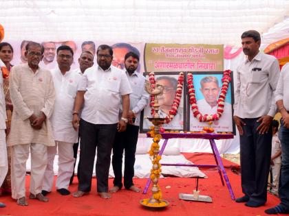 Vaishnathrao Rasal, a sculptor of the farmer's movement: Raju Shetty's rendition of Parbhani | वैजनाथराव रसाळ हे शेतकरी चळवळीचे शिल्पकार : परभणीत राजू शेट्टी यांचे प्रतिपादन