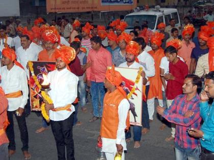 Parbhani: Greetings from the crowd for Shiv Jayanti | परभणी : शिवजयंतीनिमित्त अभिवादनास गर्दी