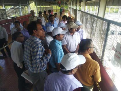 Newly appointed DRM Vivekkumar Gupta inspected the station | नवनियुक्त डीआरएम विवेककुमार गुप्ता यांनी केली स्थानकाची पाहणी