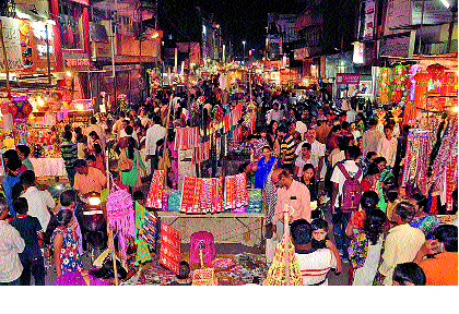 Sangli is celebrated for Diwali | दिवाळीसाठी सांगली सजली