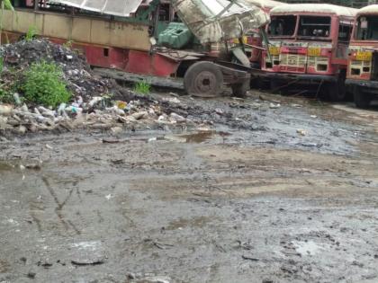 A mosquito-breeding workshop became a ST bus station | एसटी बसस्थानक बनले डासांची पैदास करणारी कार्यशाळा