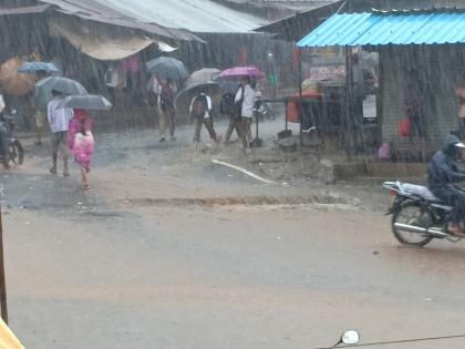  Dindori, heavy rain in the Surgan | दिंडोरी, सुरगाण्यात जोरदार पाऊस