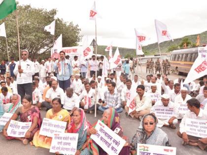 'Stop the Way' for Wambori Chari water | वांबोरी चारीच्या पाण्यासाठी ‘रास्ता रोको’