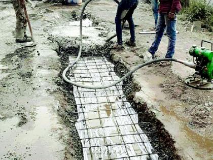 Repair the roads before the monsoon | पावसाळ्यापूर्वी रस्त्यांची दुरुस्ती करा