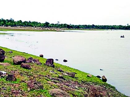 The irrigation lake is still thirsty | सिंचन तलाव अद्याप तहानलेलेच