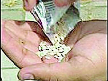 Aranyi Bypass left Gutka for Rs 15 lakh | आर्णी बायपासवर १५ लाखांचा गुटखा सोडला