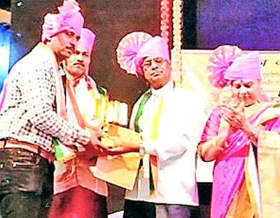 Award to Ajay Mircutte | अजय मिरकुटे यांना पुरस्कार