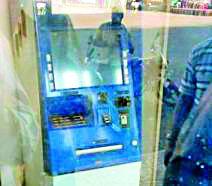 Police patrol two times while ATM bursts | एटीएम फुटत असताना पोलिसांची दोन वेळा गस्त