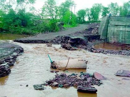 Farmers in the district were relieved due to rains everywhere | सर्वदूर पावसामुळे जिल्ह्यातील शेतकरी सुखावला