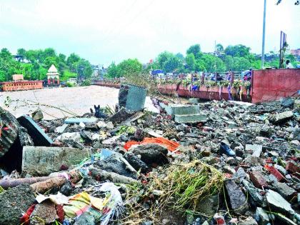  Disease challenges the city now due to floods | पूर ओसरल्याने आता शहरात रोगराईचे आव्हान