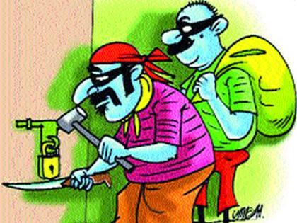  In case of burglary, cash lamps with jewelery | घरफोडीच्या घटनांमध्ये  दागिन्यांसह रोकड लंपास