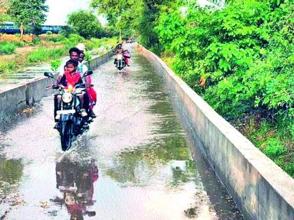  Five hundred percent of Bhagwur-Shahrukh road | भगूर-लहवित रस्त्याचे सव्वा कोटी ‘पाण्यात’